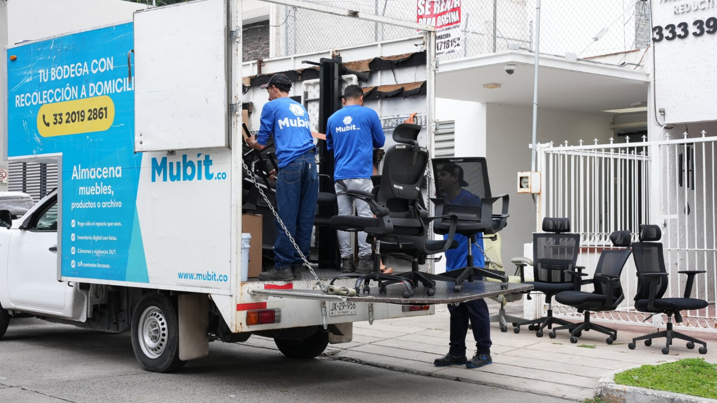 Recolección a domicilio de mobiliario de oficina con Mubit
